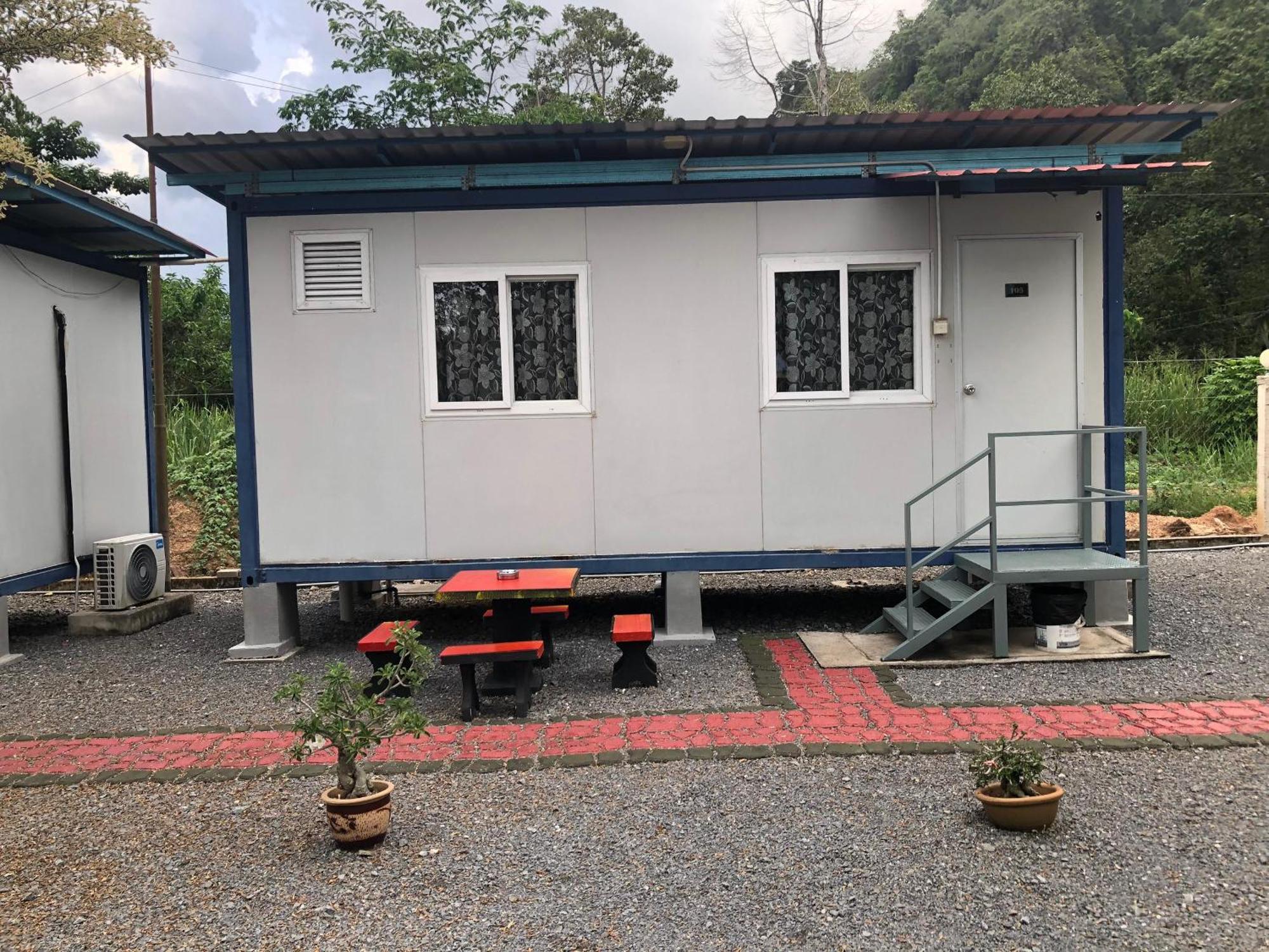 Guest House Gua Kelam Kaki Bukit Екстериор снимка
